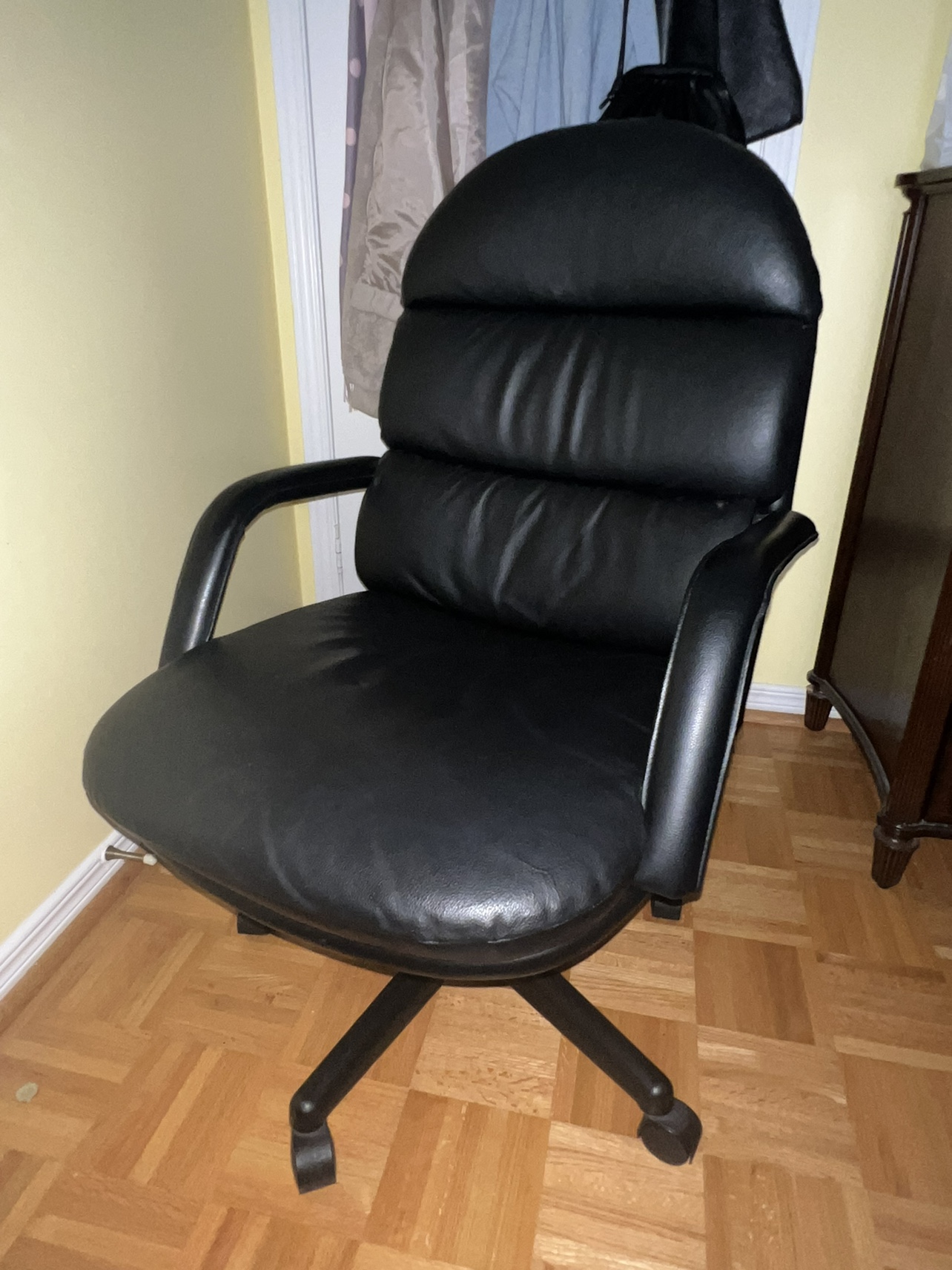 High-Quality Leather Chair with Adjustable Height