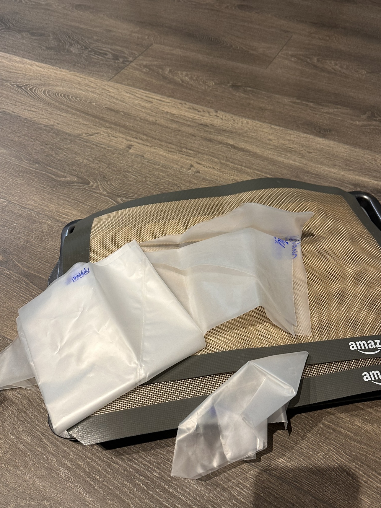 Baking pan, Madeleine pan, baking mat and Piping bag image indicator(6)