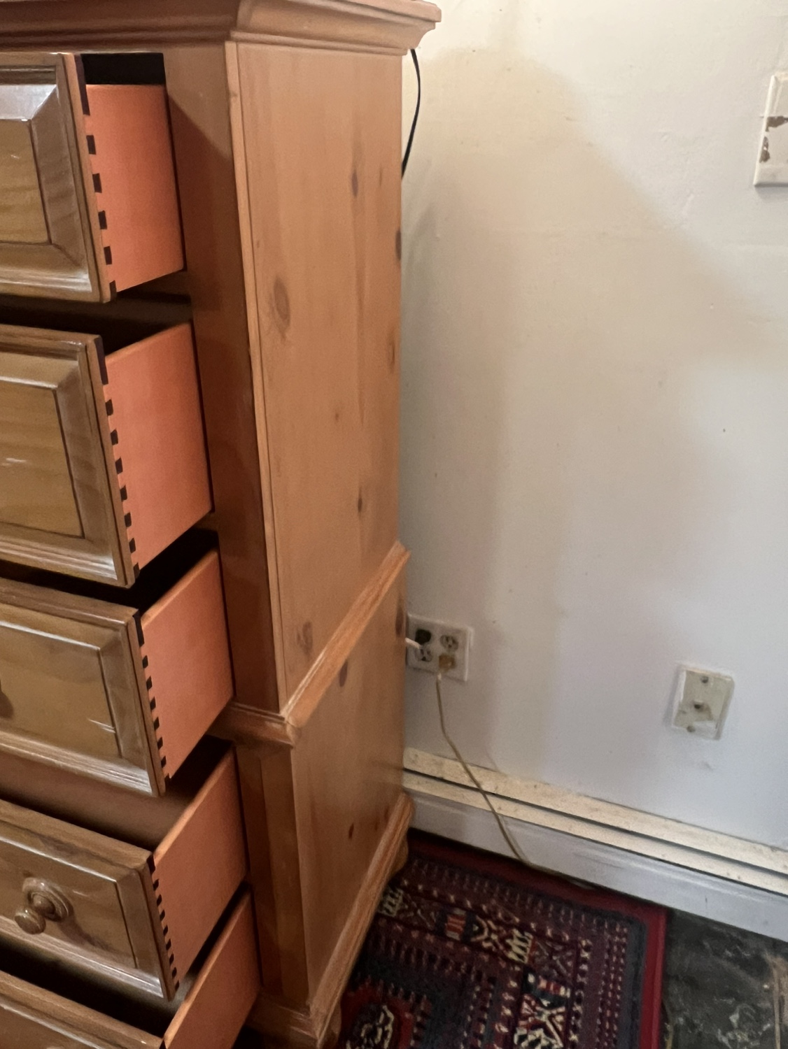 Broyhill Real Wood 5 Drawers Dresser - Delivery Available - photo 4