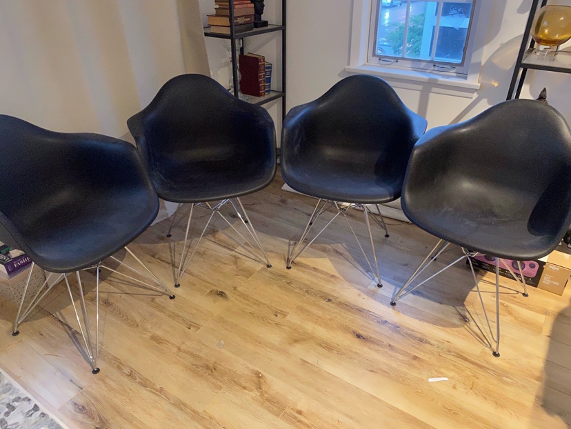 NEW 4 Black chairs image indicator(2)