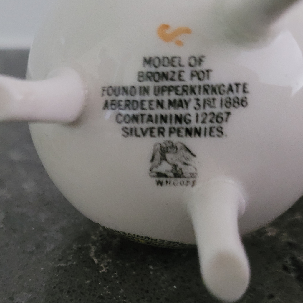 W. H. Goss crested china - City of Aberdeen - photo 3