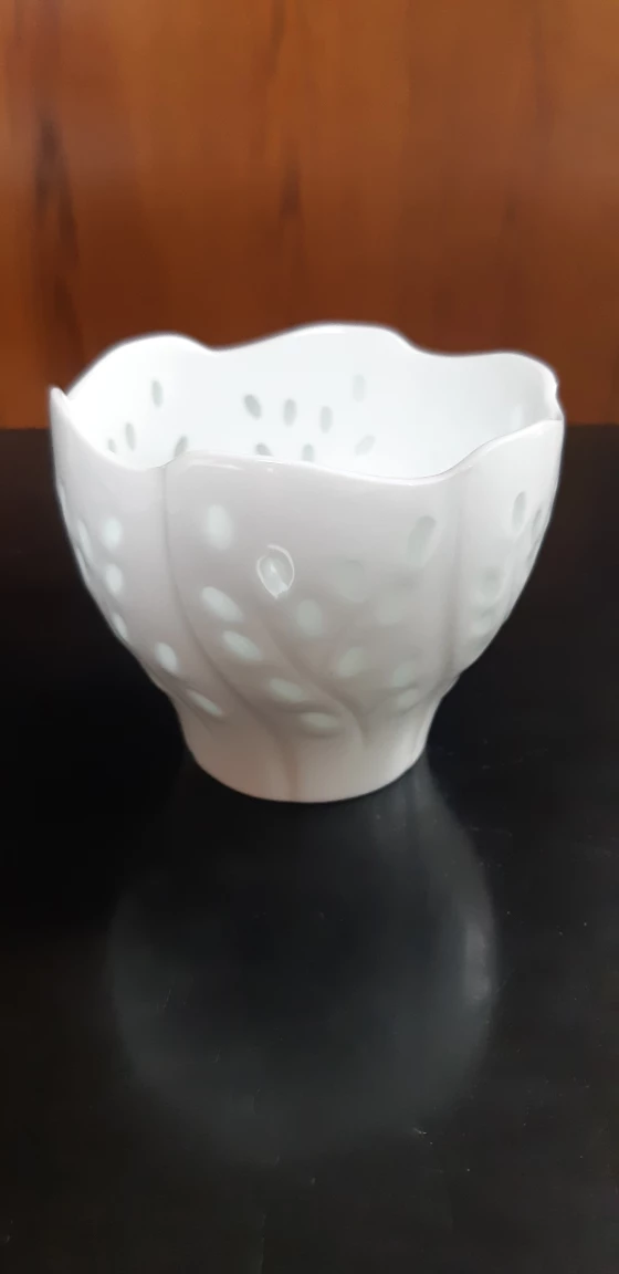 Porcelain tealight holder thumbnail