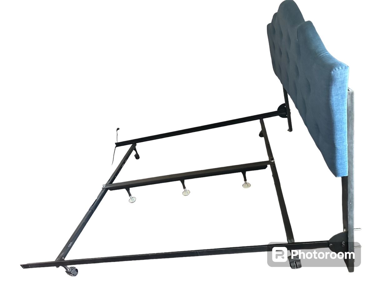 Queen sized bed frame and headboard - photo 2