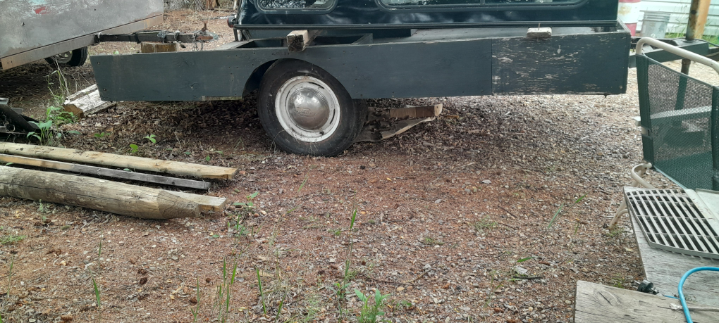 wood trailer, 10 ft 2 in by 6 ft 3 in - photo 2