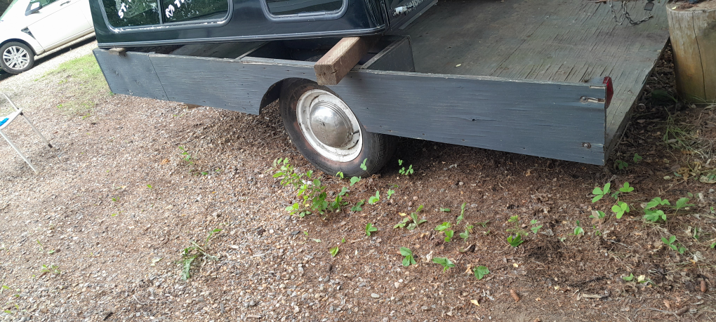 wood trailer, 10 ft 2 in by 6 ft 3 in - photo 3