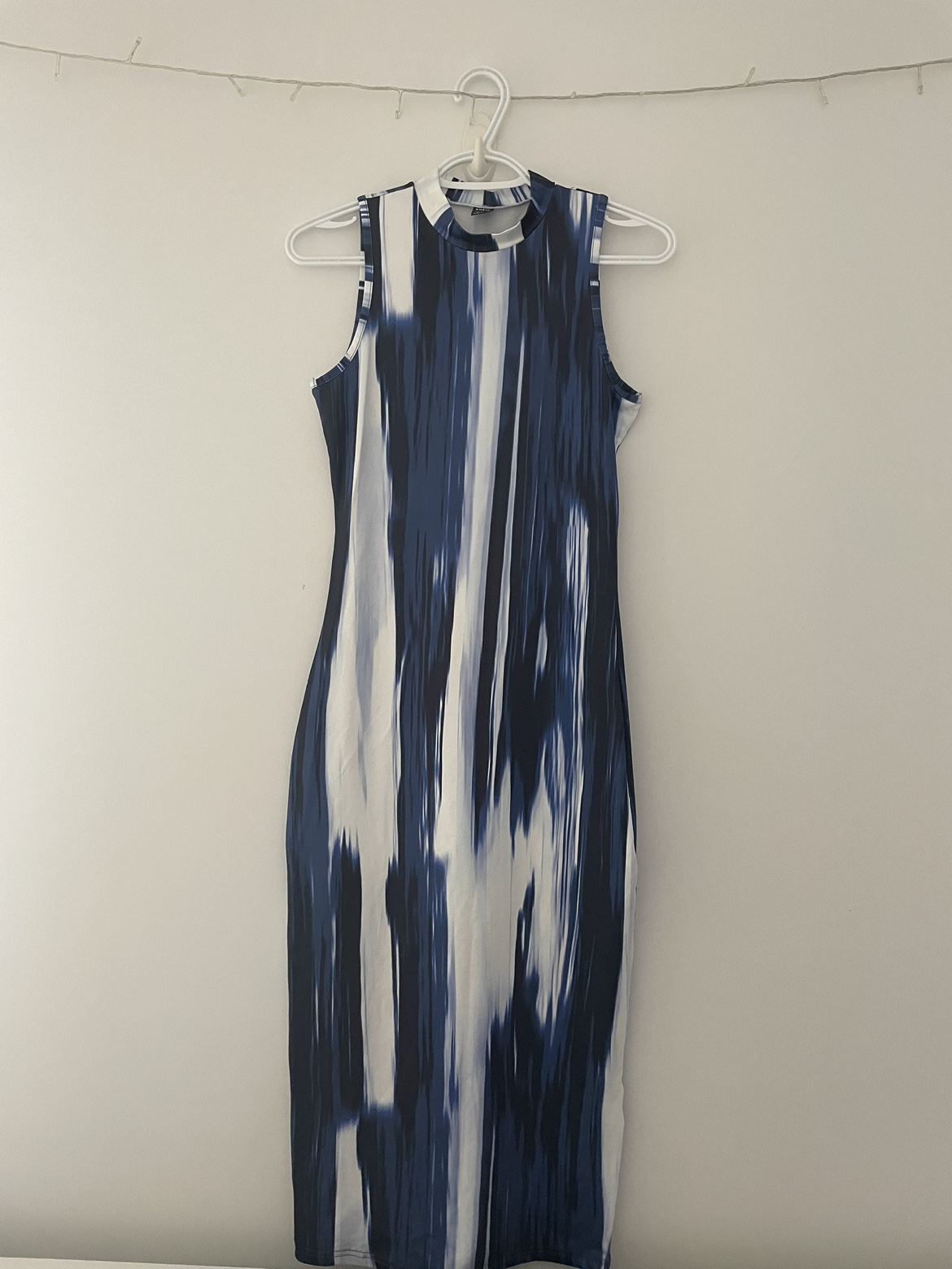 Fitted XS dress thumbnail