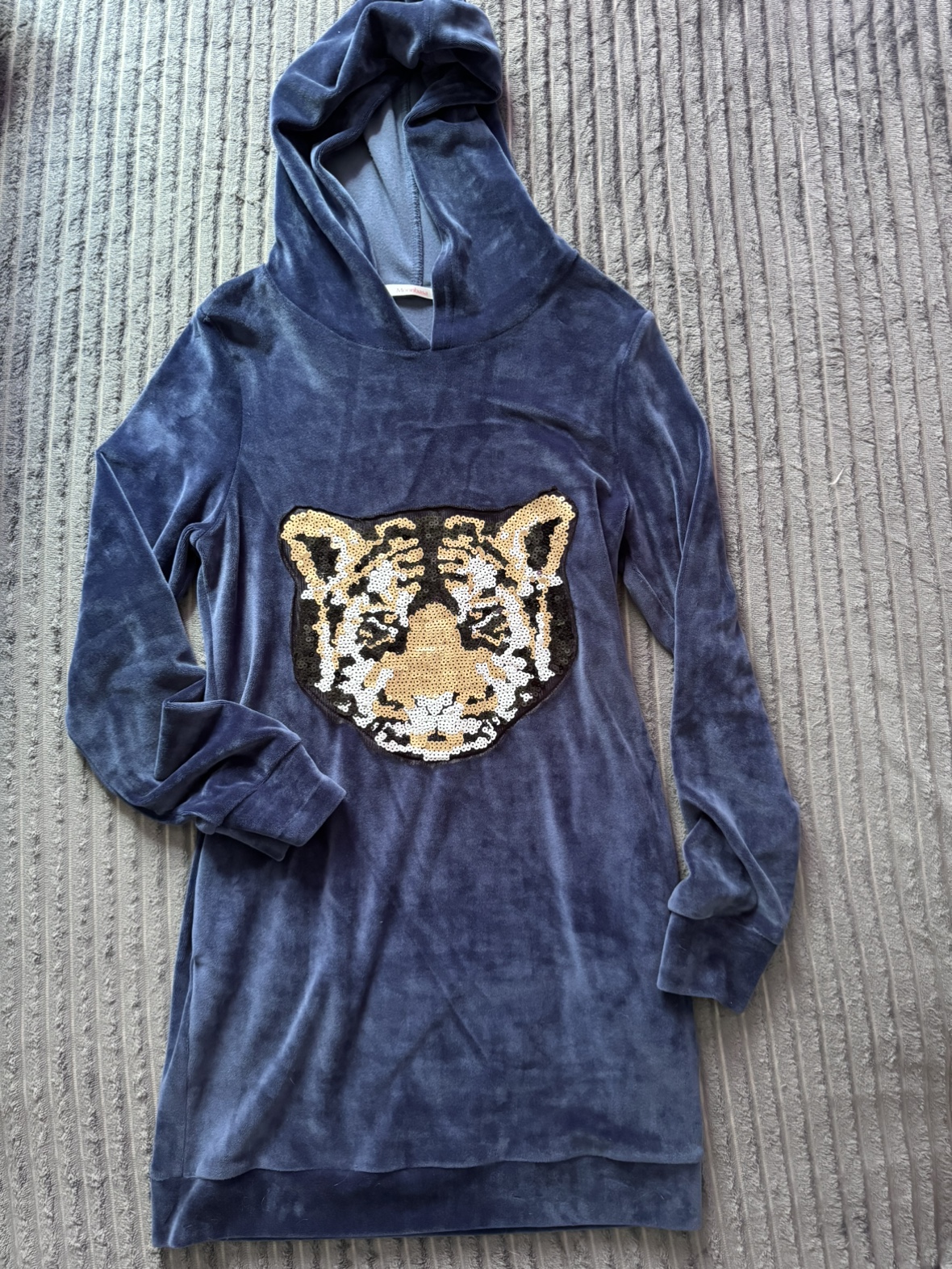 sweater,hoodie Size S $5-$9 image indicator(4)