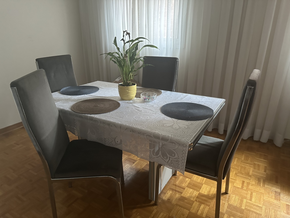 Medium sized table