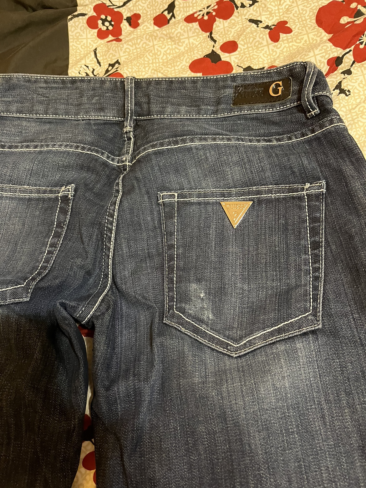 Guess Jean image indicator(3)