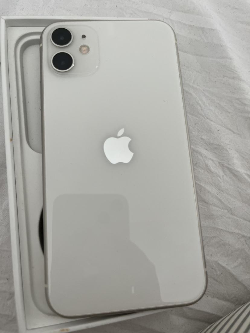 IPHONE 11 UNLOCKED