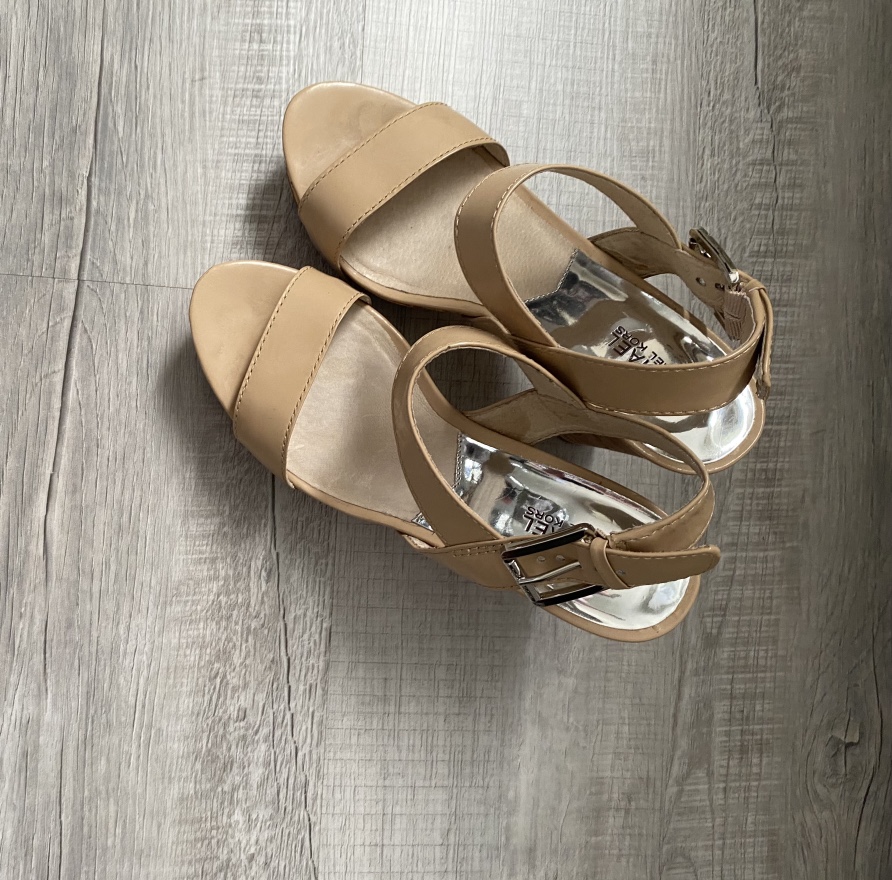 Micheal Kors sandals NUDE
