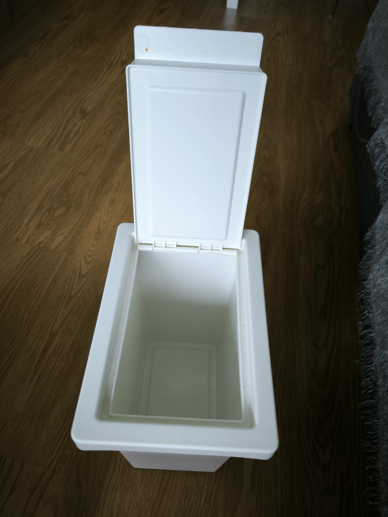 trash can with lid, white - photo 3