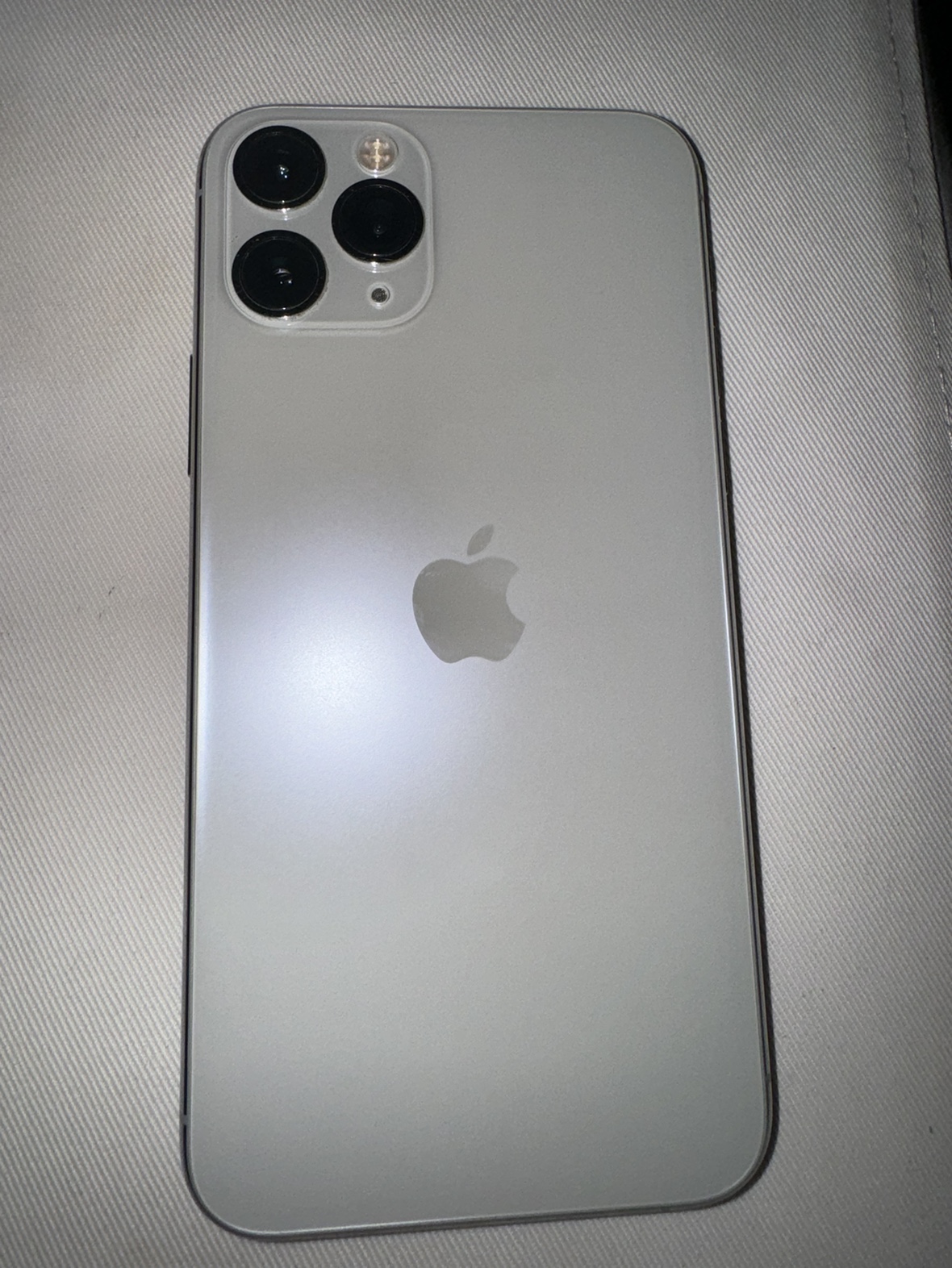 Apple iPhone 11 Pro - photo 3