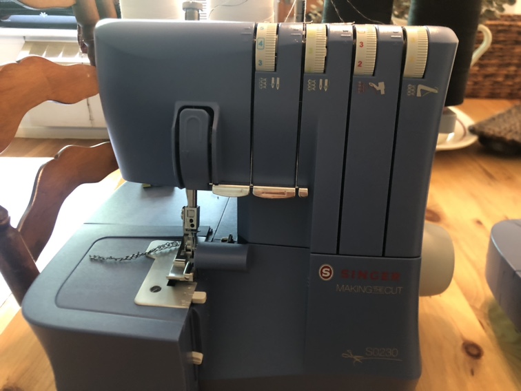 Sewing machine and Serger - photo 3