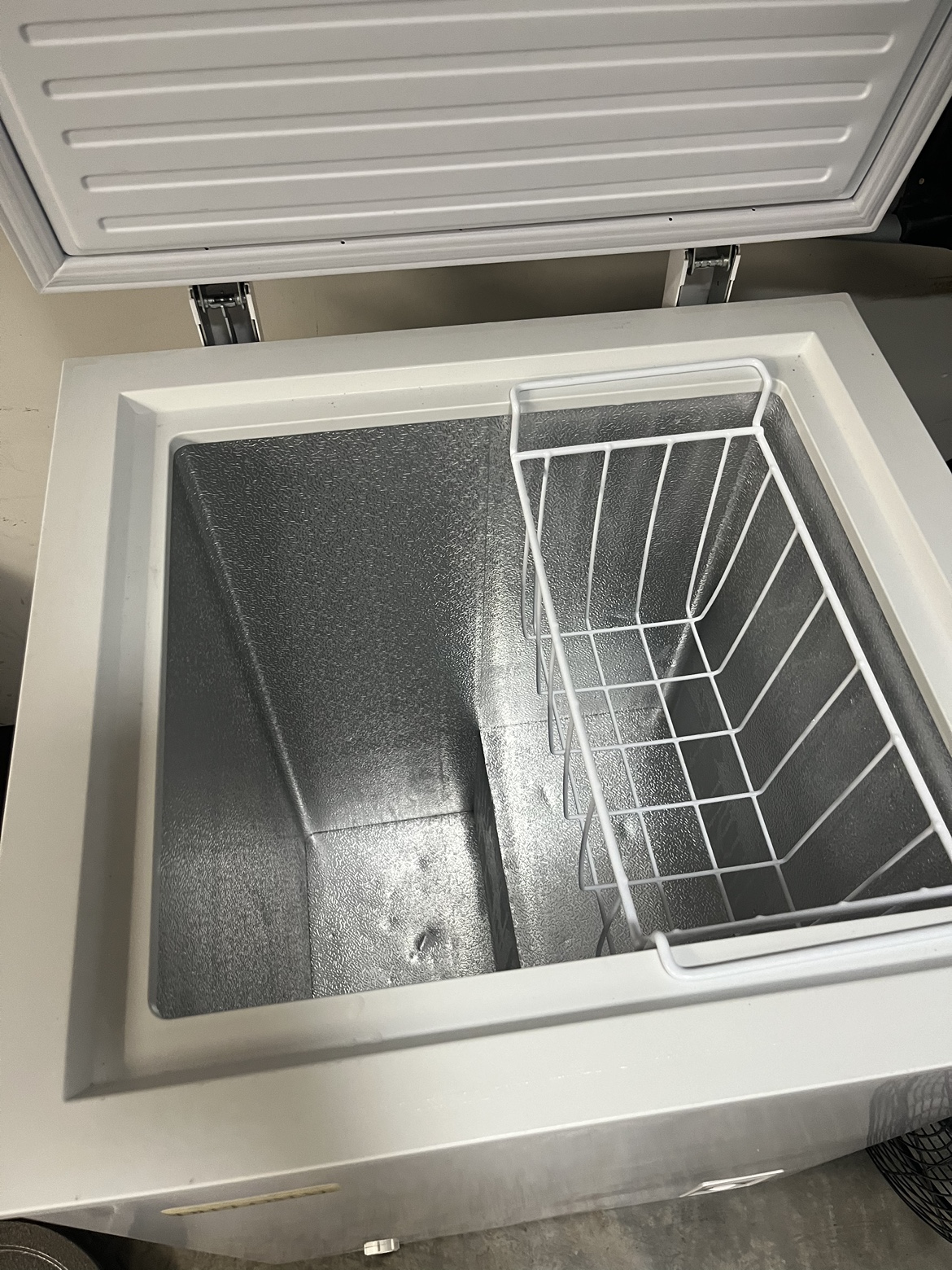 Danby Diplomat 3.5 cubic feet freezer - photo 3