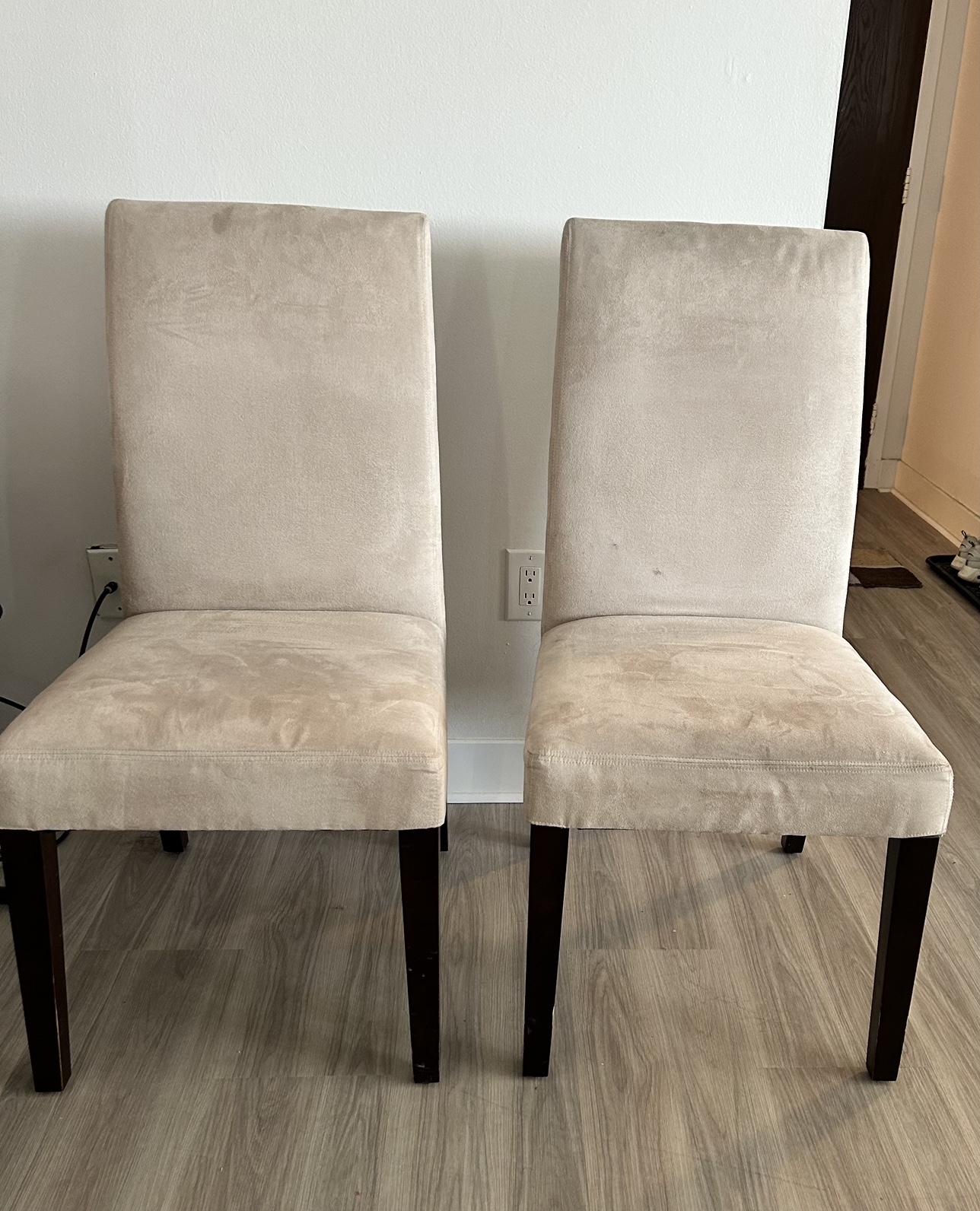Dining table chairs
