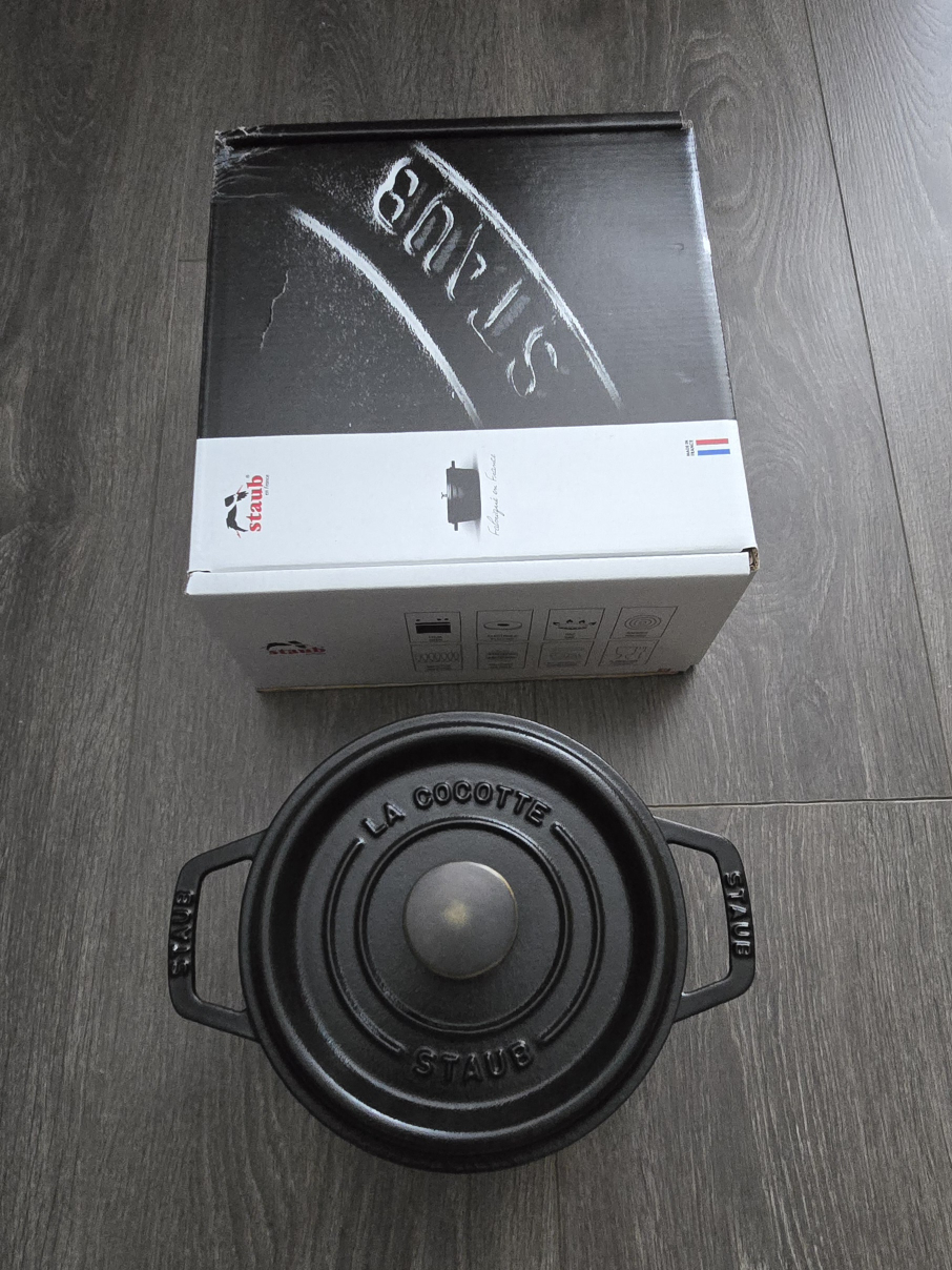 Staub Cast Iron 1.25-qt / 16cm Round Cocotte - Matte Black image indicator(2)