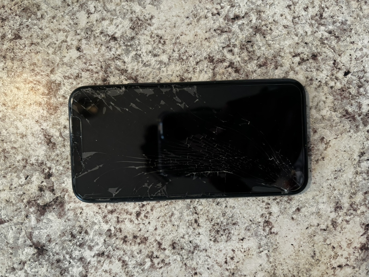 iPhone 11pro *BROKEN* - photo 2