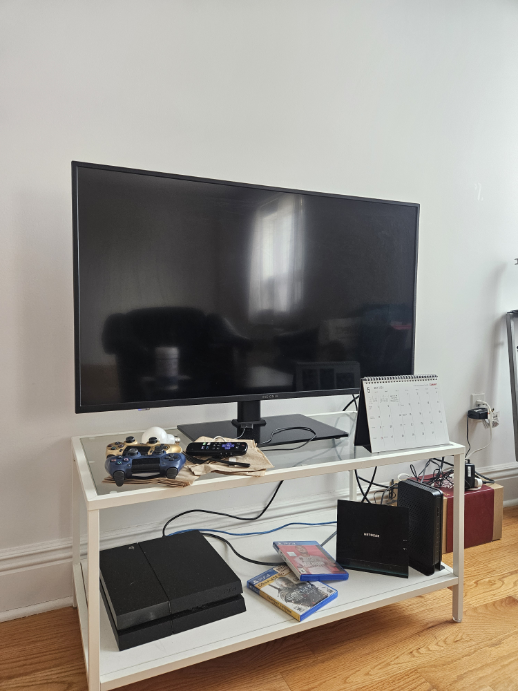 Insignia Roku TV 43" UHD with HDR