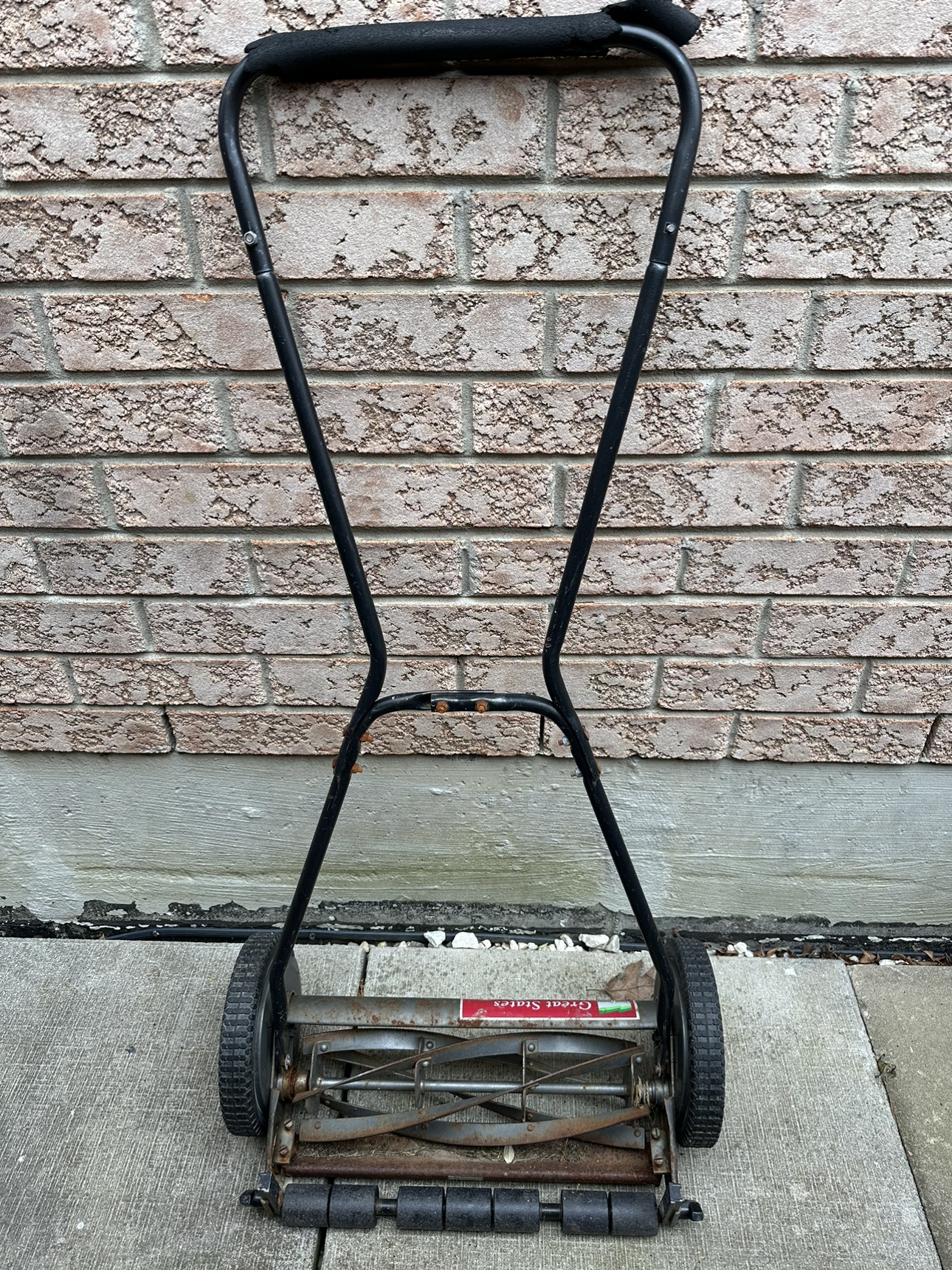 Manual grass mower