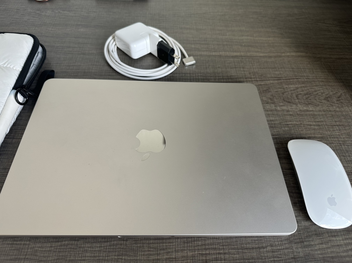 2022 MacBook Air M2 with Magic Mouse and Charger