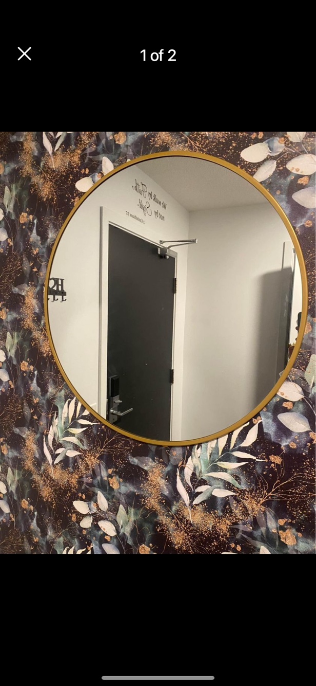 Almost brand new round mirror thumbnail