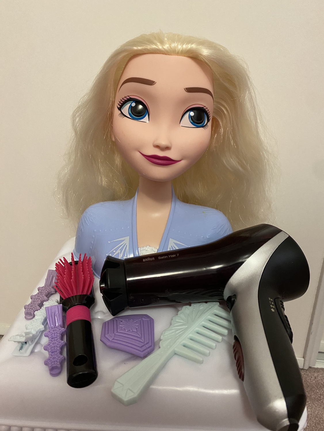 Frozen Elsa doll head/toy blow dryer