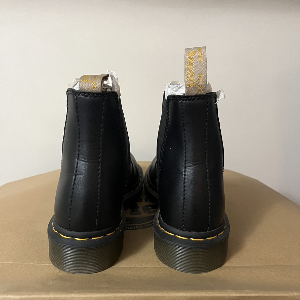Vegan Dr.Martens Chelsea Boots / US Women’s 7 image indicator(5)