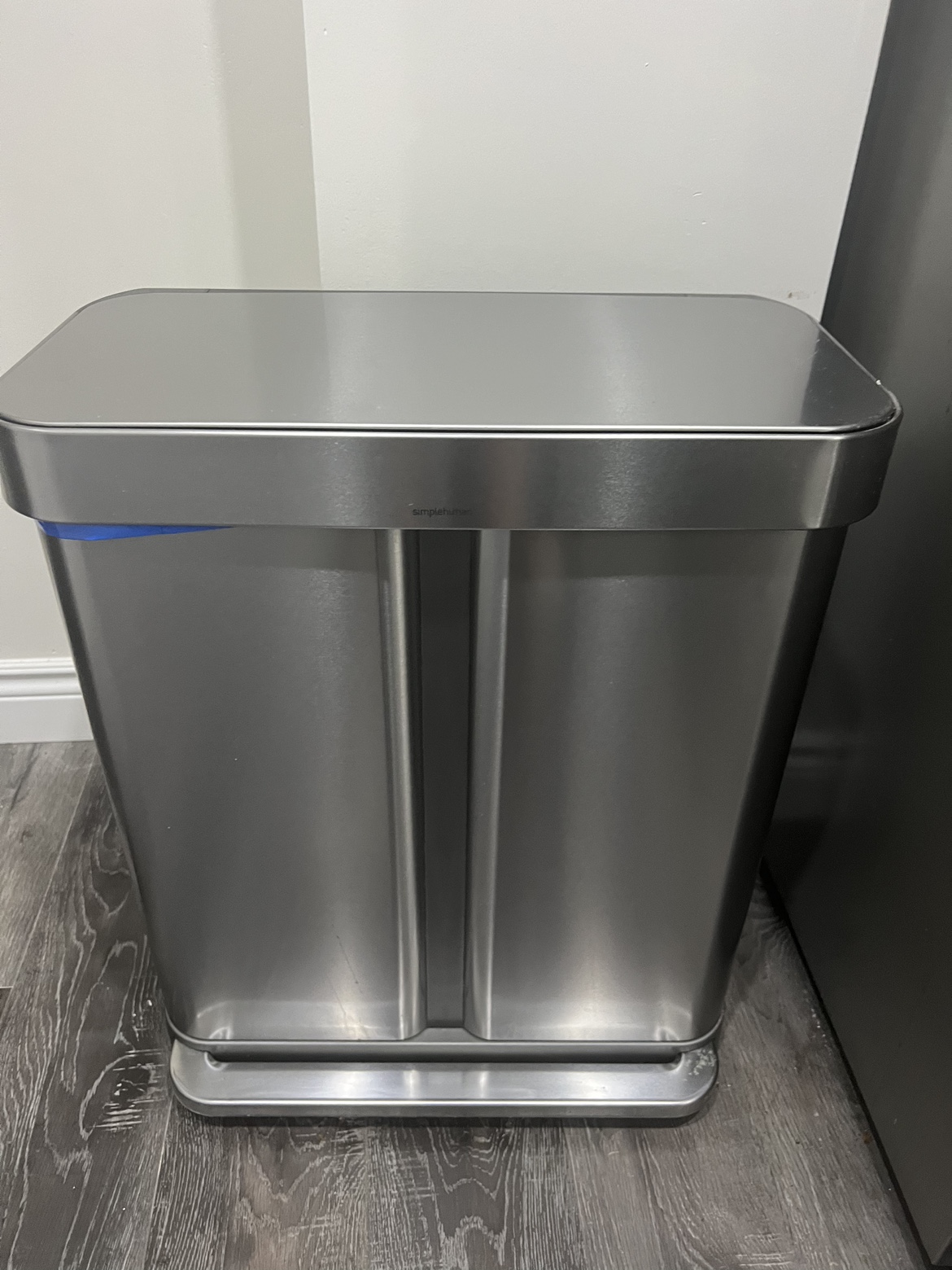 Garbage bin