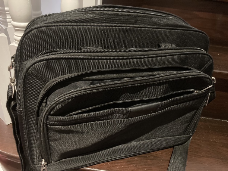 Like new laptop bag 🧡