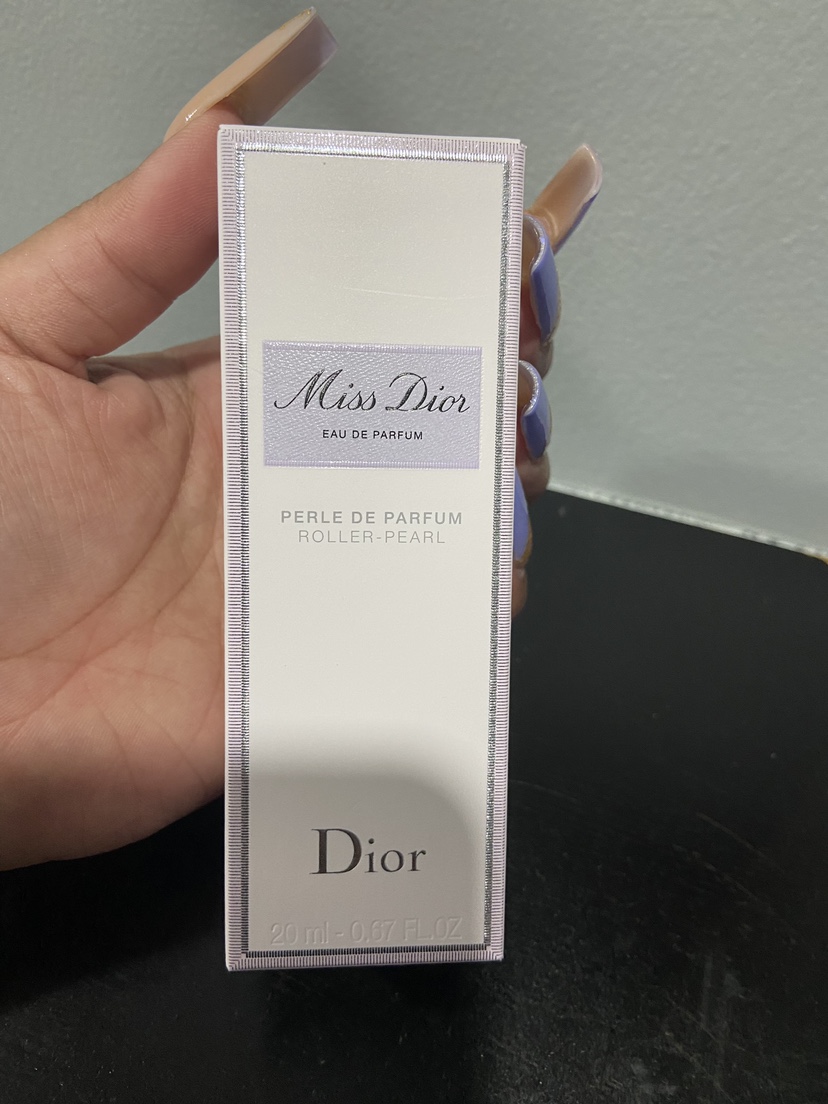 Miss Dior rollerball image indicator(3)