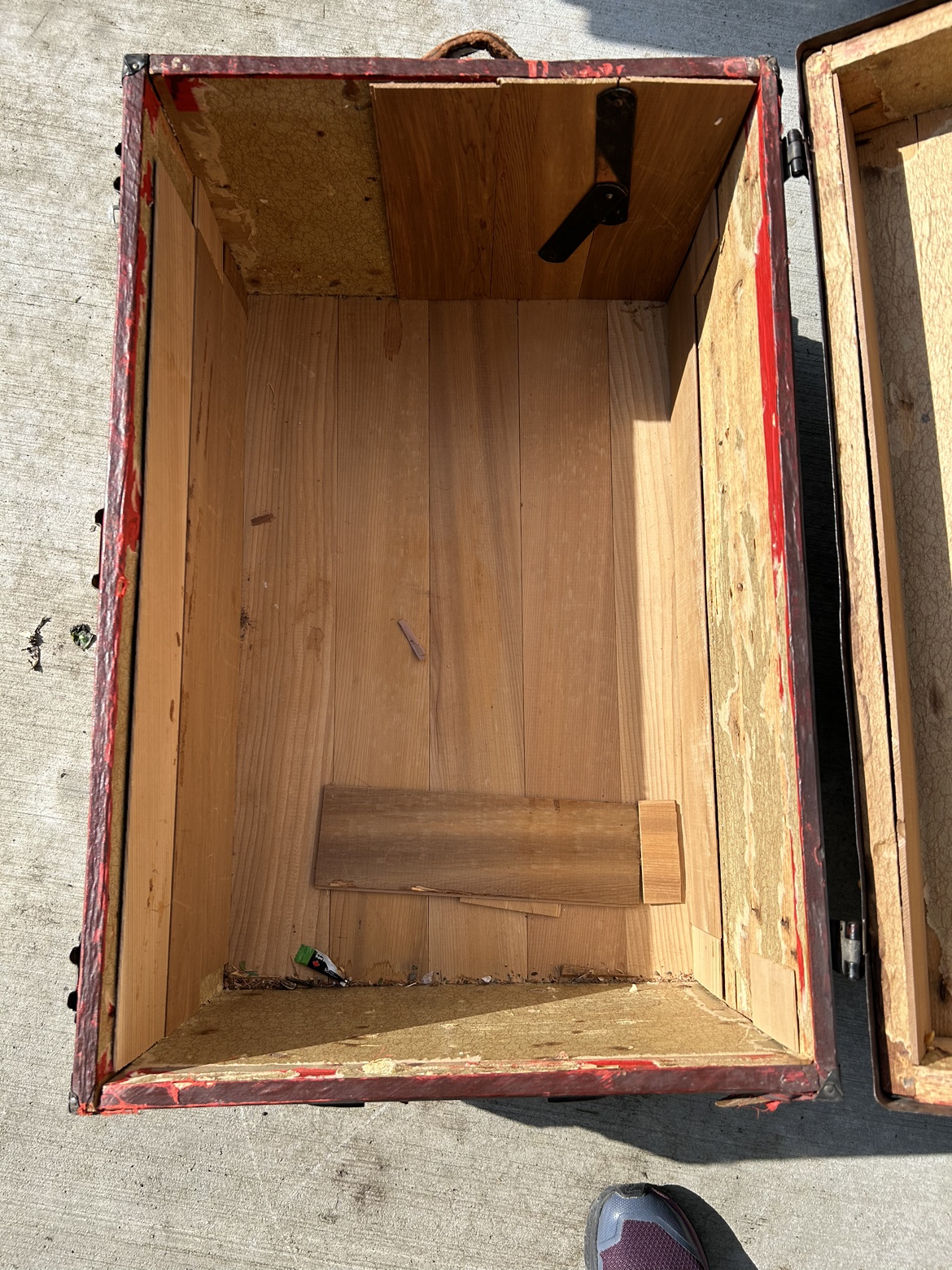 Old Antique Steam Chest - photo 4