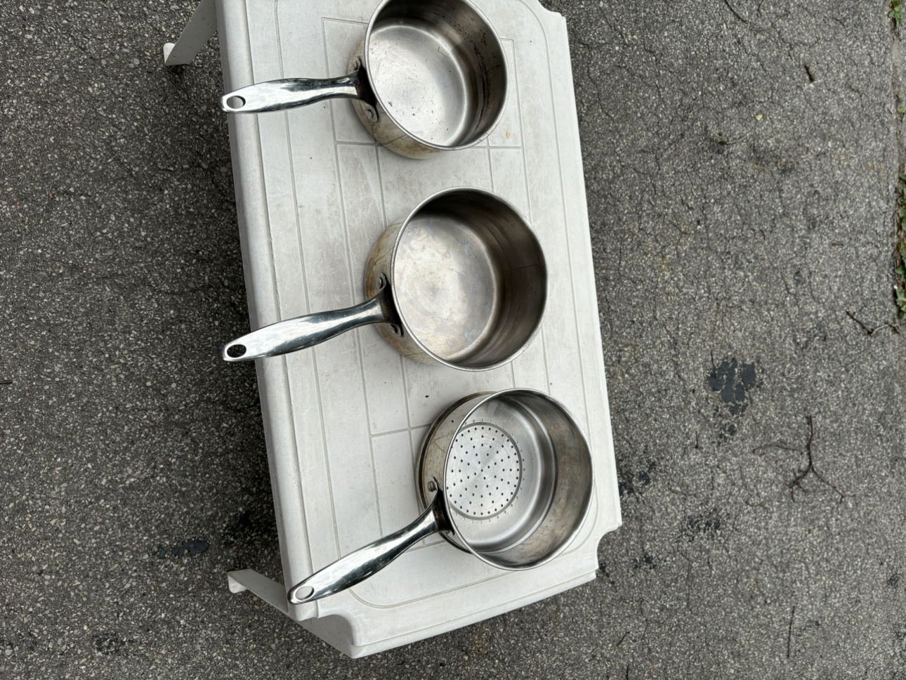 Stainless steel pots and drainer thumbnail