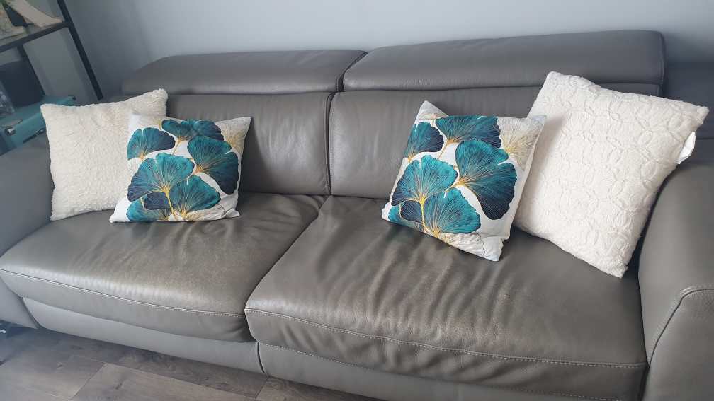 Couch - photo 2