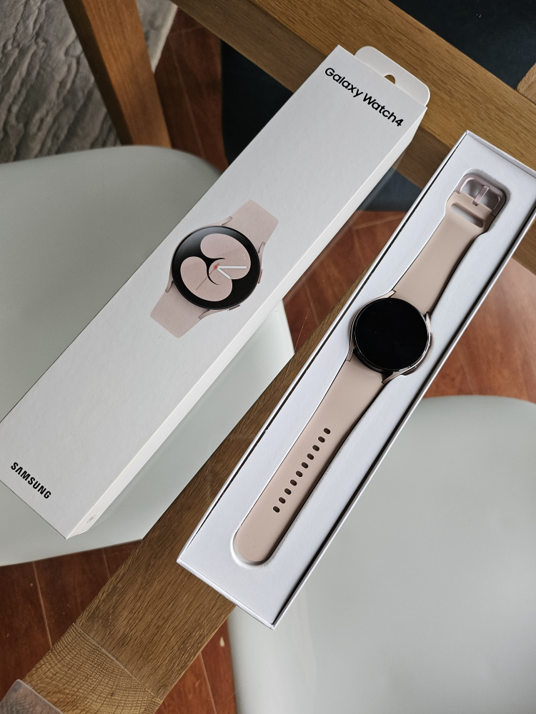 Rose Gold Galaxy Watch4 thumbnail