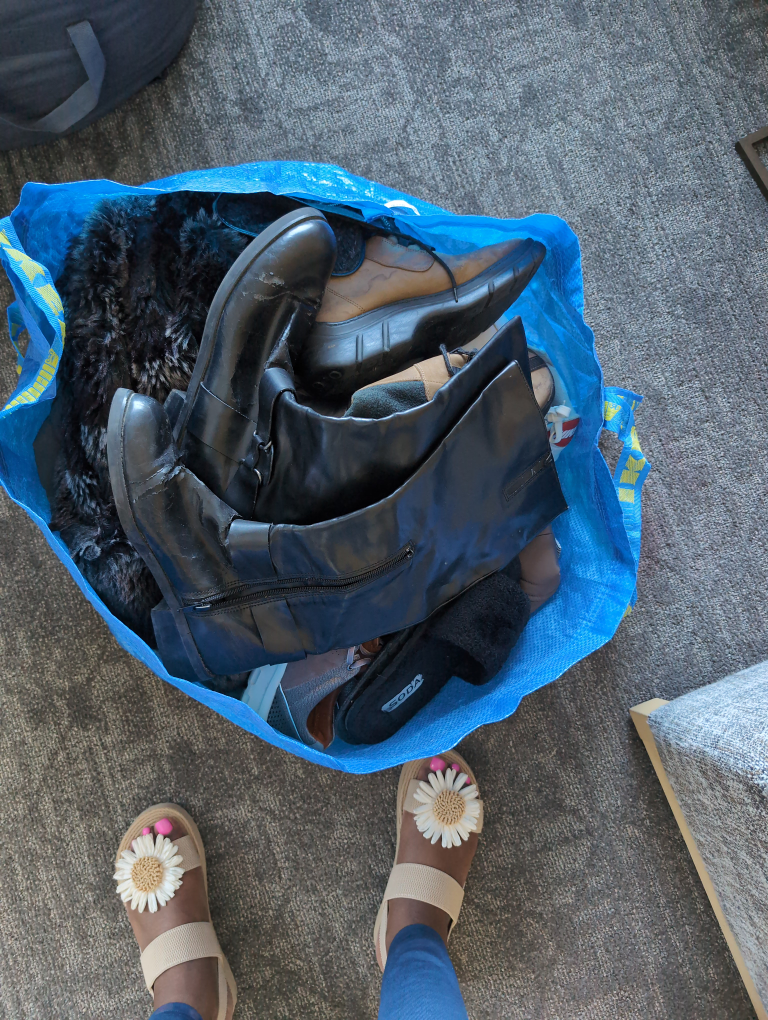 Free clothes and Shoes image indicator(10)