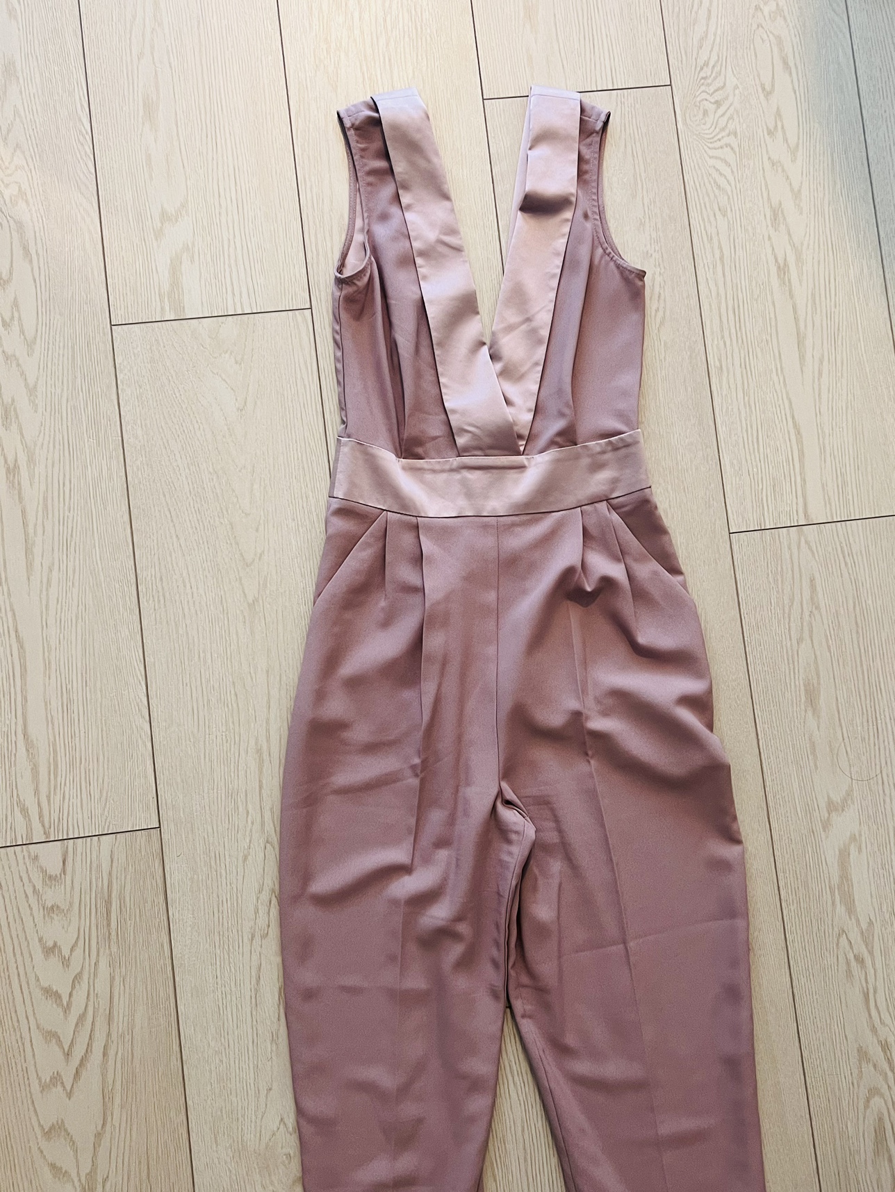 Jumpsuits image indicator(8)