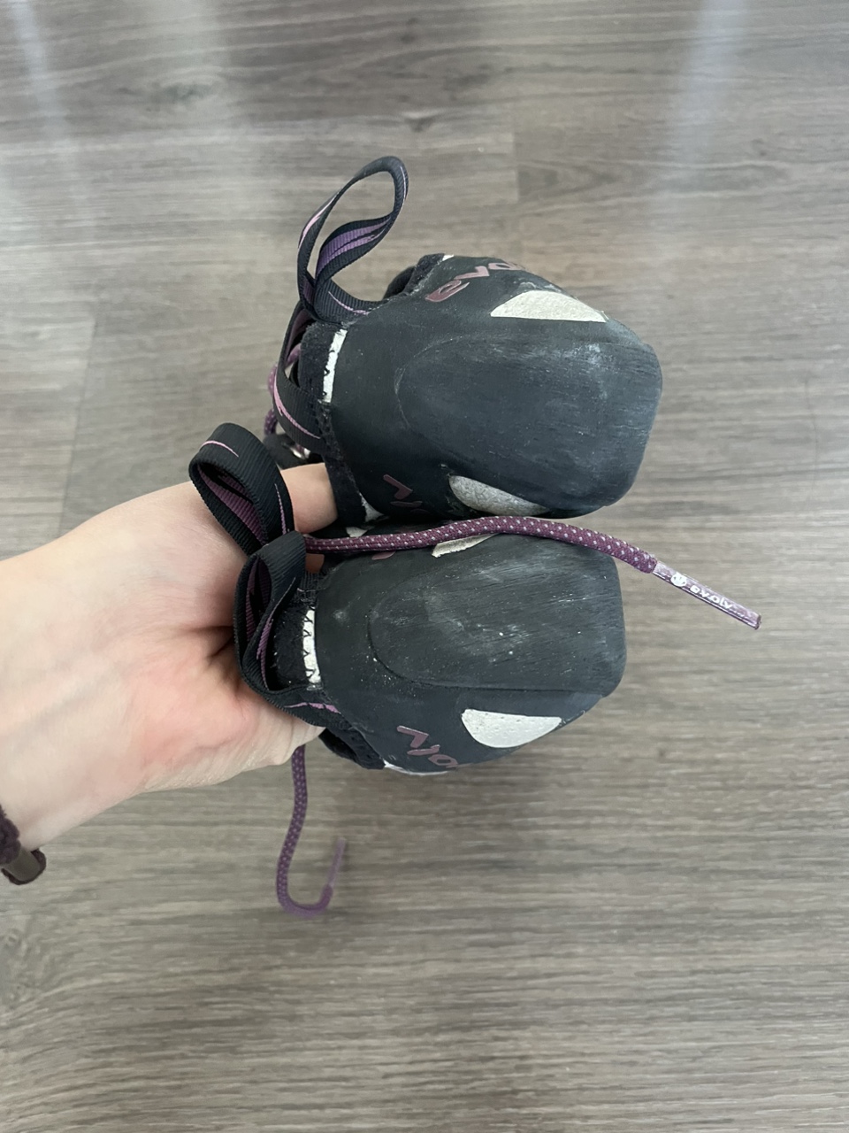 Climbing shoes women US7.5 image indicator(5)