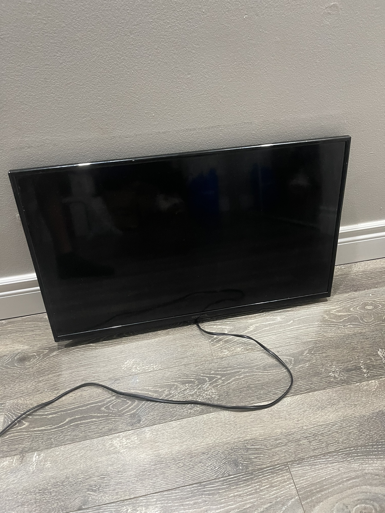 *SEND OFFERS* Insignia 32” TV