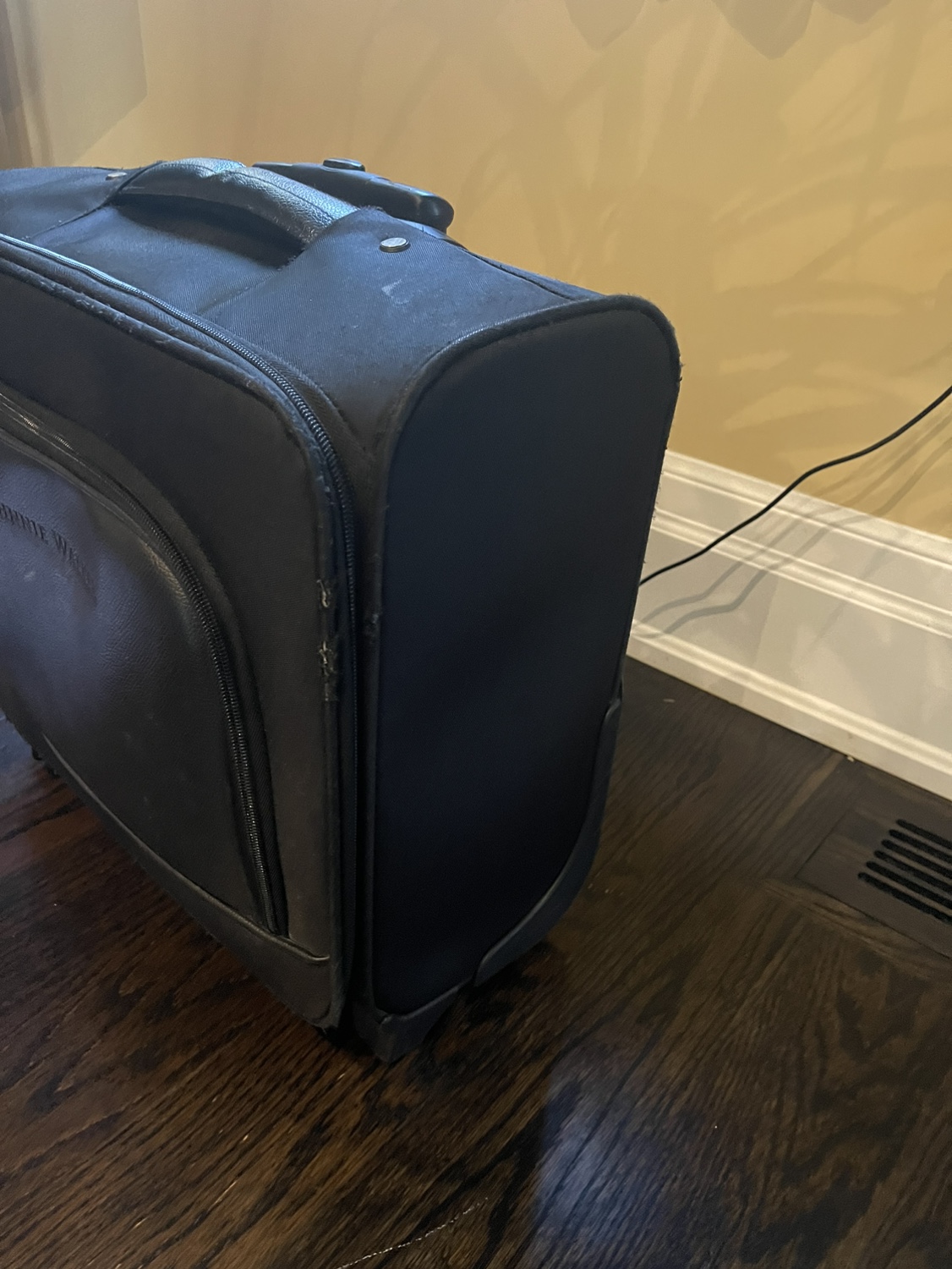 Small carry on roller bag/Suitcase - photo 2
