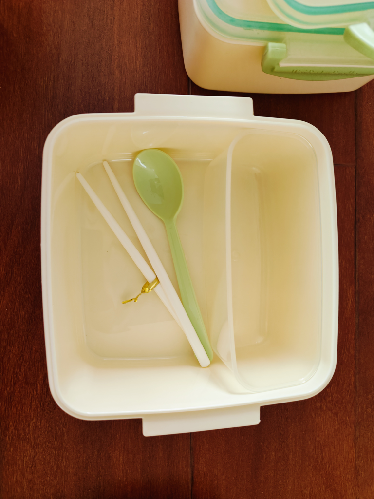 125 pieces bundles sell all for only $10 bento box, cups etc. image indicator(9)