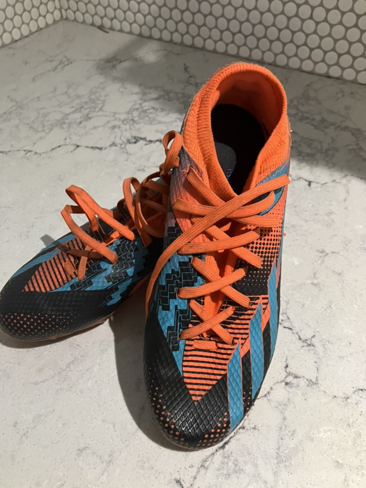 Kids Adidas soccer cleats image indicator(3)