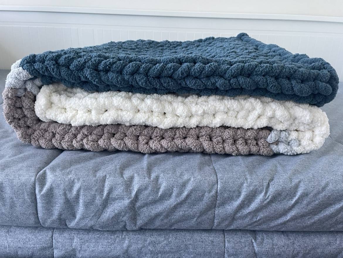 Cozy knitted chunky blanket! image indicator(3)