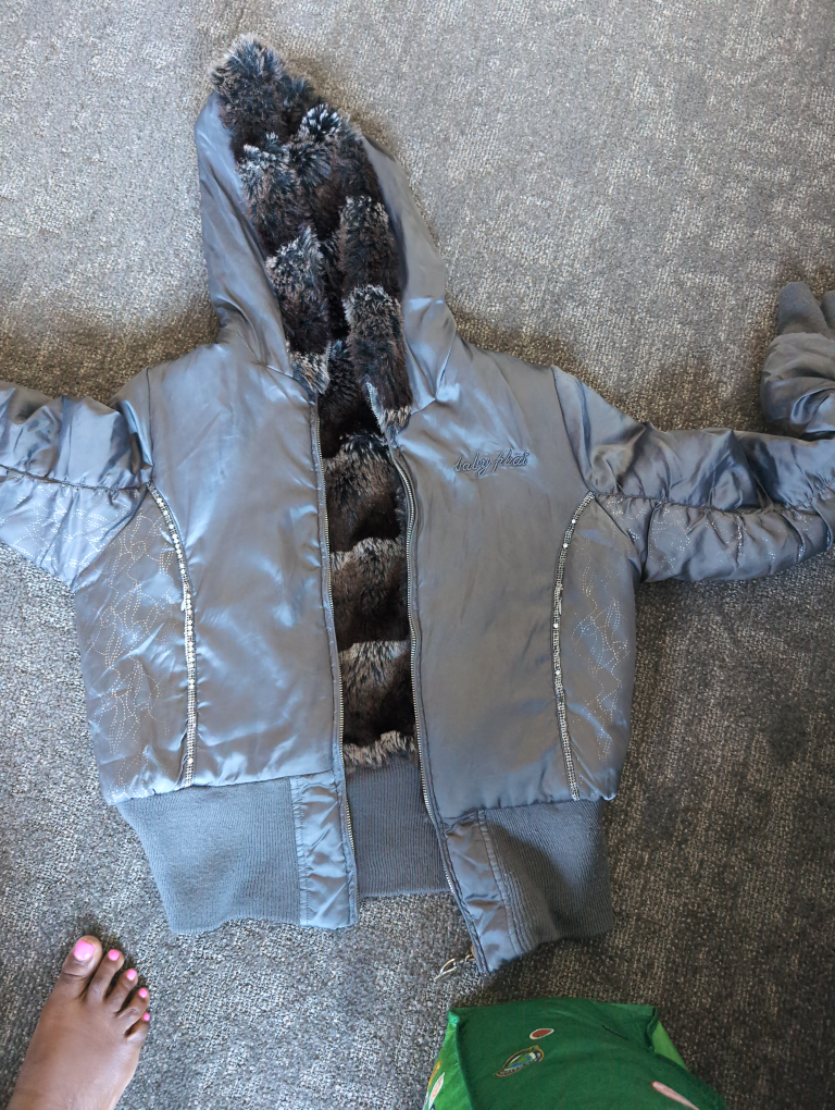 Free clothes and Shoes image indicator(4)