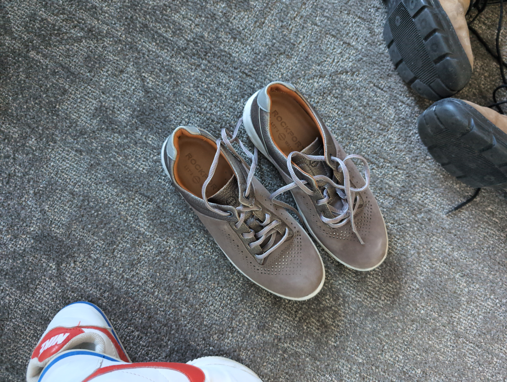 Free clothes and Shoes image indicator(6)