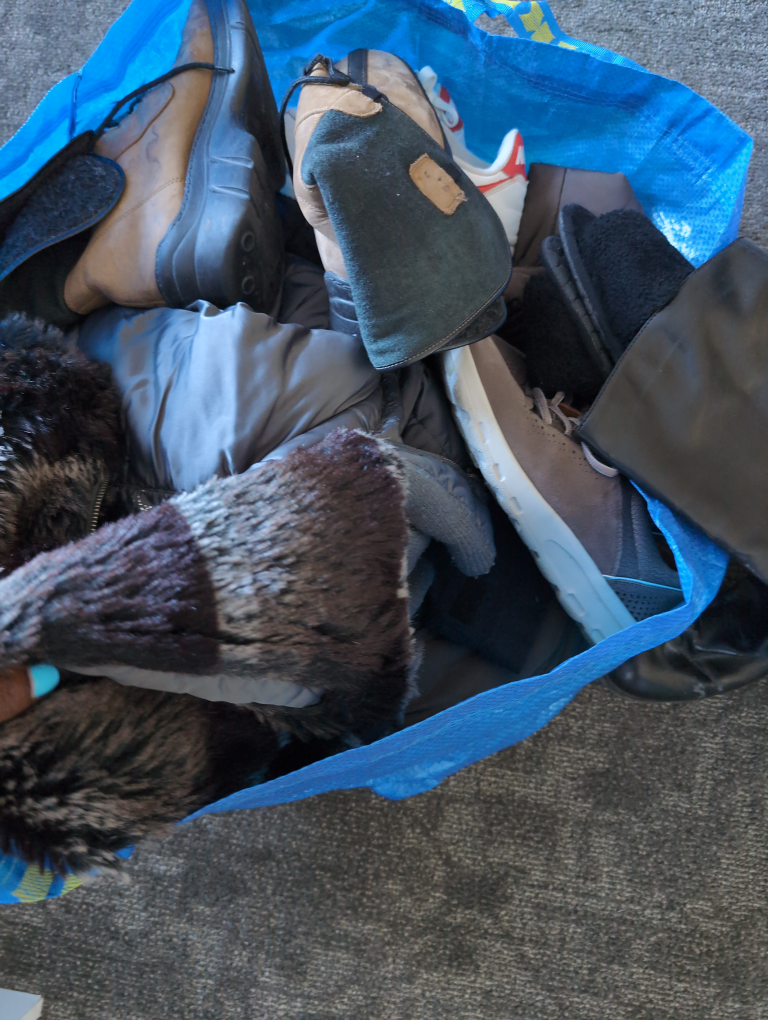 Free clothes and Shoes image indicator(9)