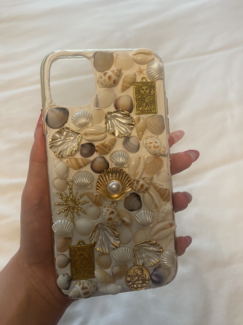 Handmade  seashell phone case image indicator(4)