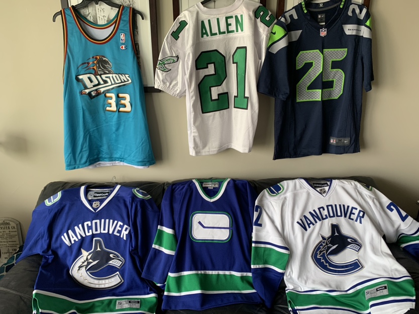 Jerseys ! Canucks Seahawks Eagles