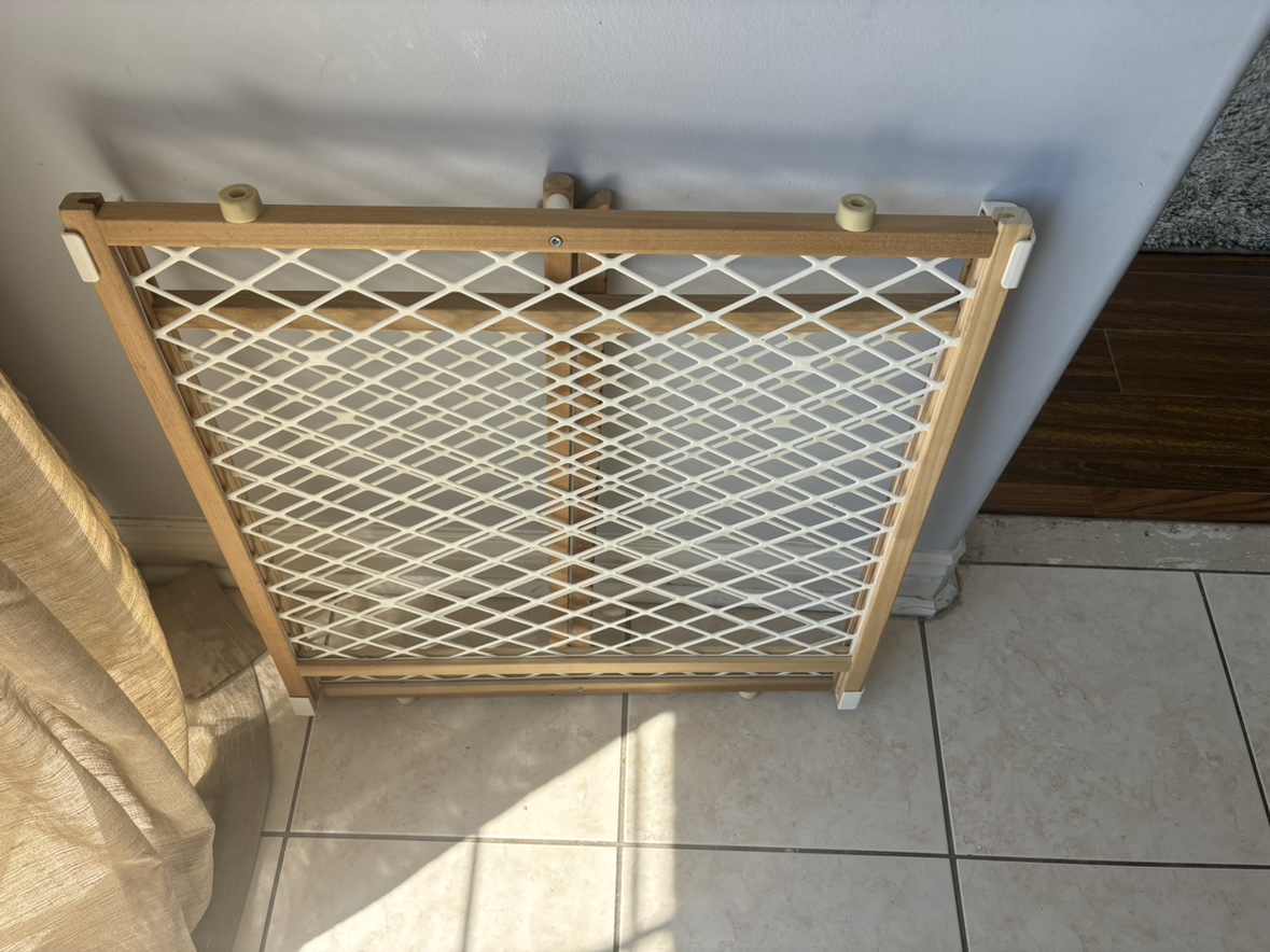 Safety gate for baby thumbnail