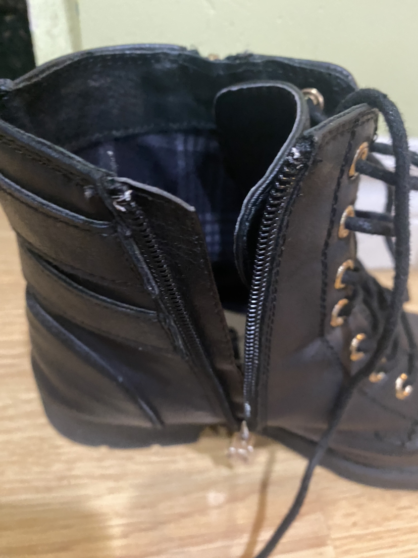 Women’s BLACK ANKLE BOOTS image indicator(4)